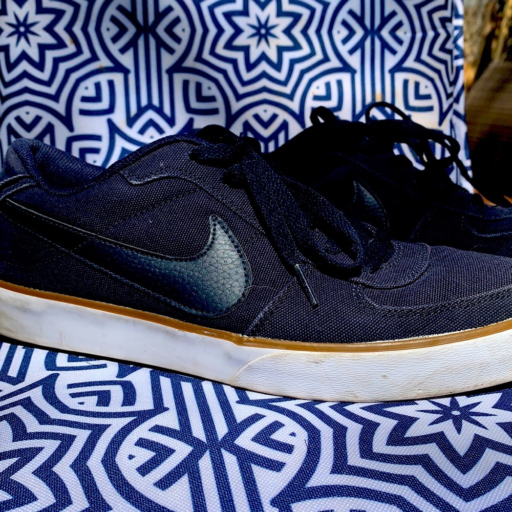 Nike Mavrk Canvas Skate Shoe - Navy w/ gum bottom
